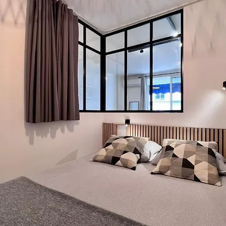 En Plein Centre De à 2 Pas De La Croisette Appartement *