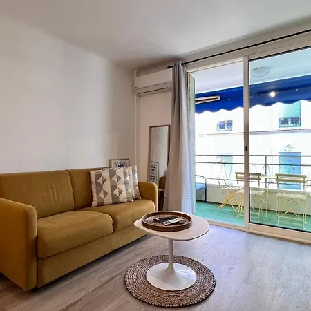 Apartment En Plein Centre De A 2 Pas De La Croisette Cannes